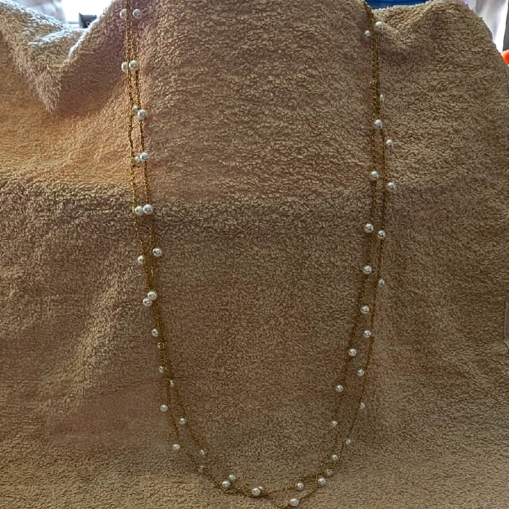 Elegant Gold and White Necklace